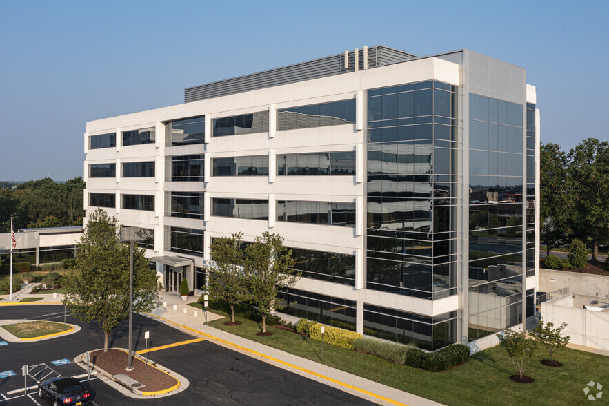 4800 Westfields Blvd, Chantilly, VA for lease - Building Photo - Image 1 of 12