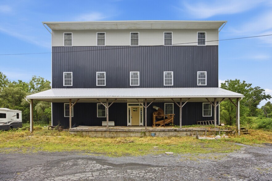 32 Mill St, Port Byron, NY à vendre - Photo du bâtiment - Image 3 de 31