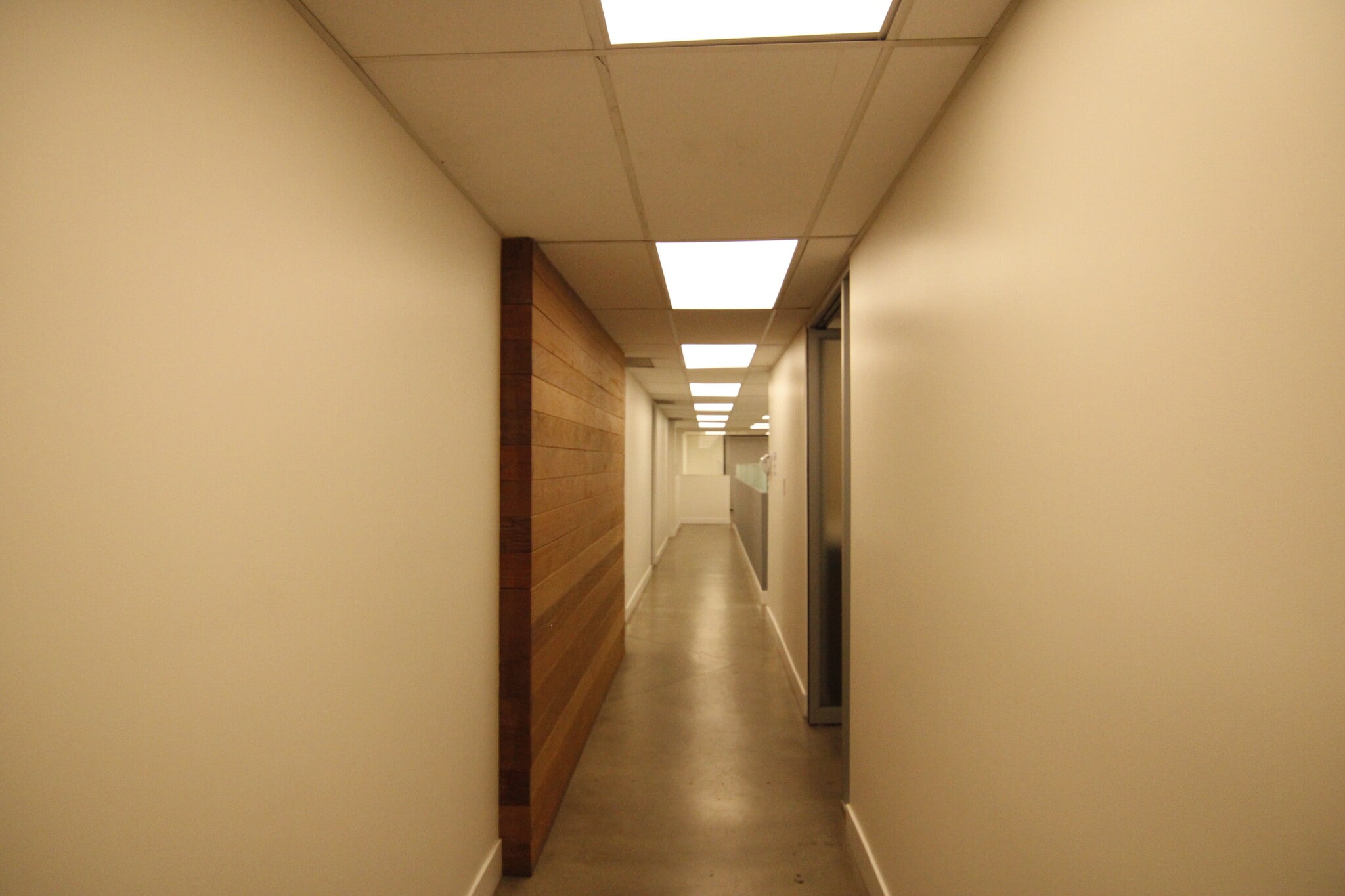 12650 Riverside Dr, Valley Village, CA for lease Interior Photo- Image 1 of 3