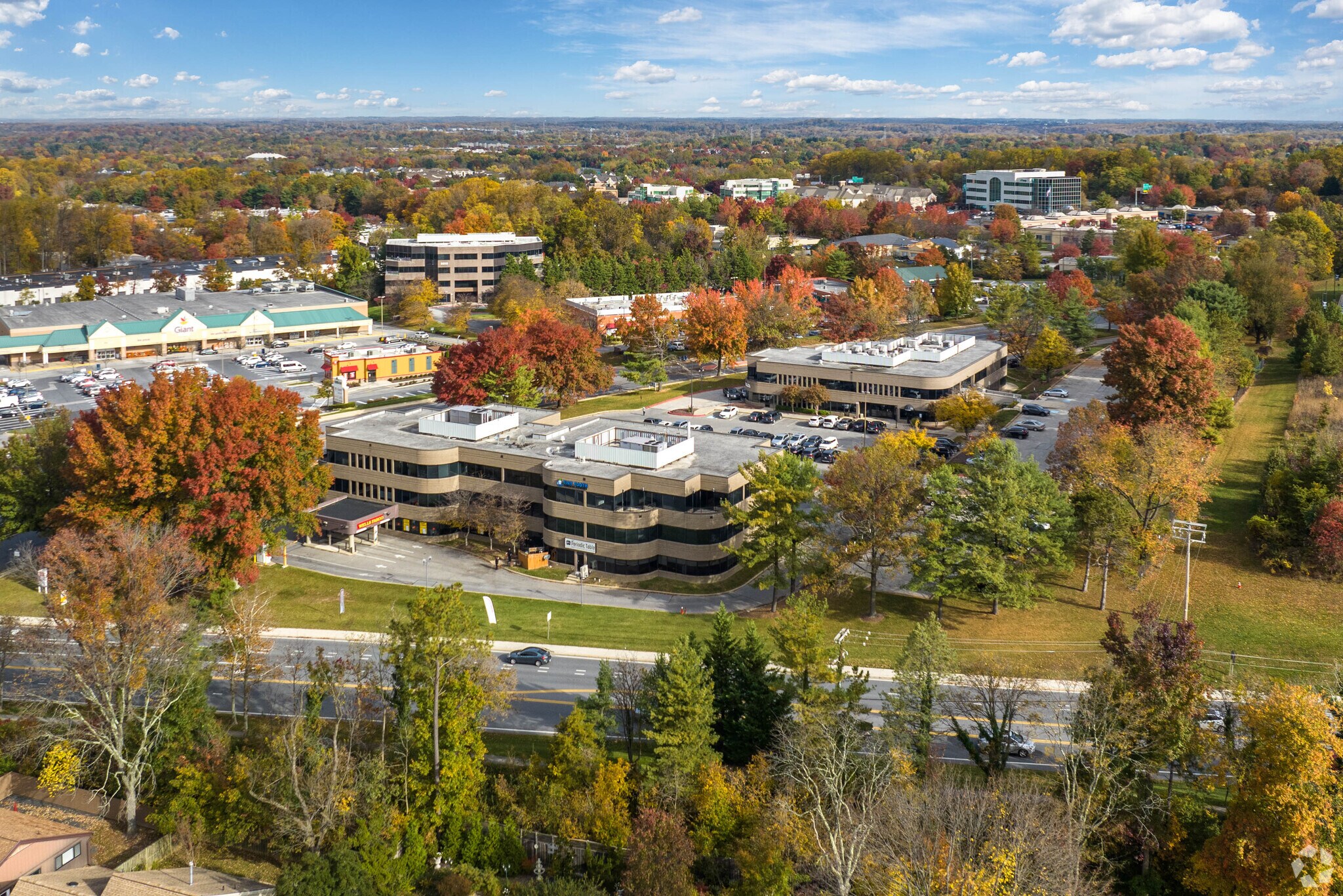 8808 & 8818 Centre Park Dr, Columbia, MD à louer Aérien- Image 1 de 27
