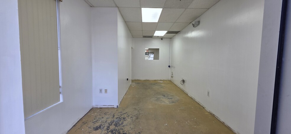 7810 Kingspointe Pky, Orlando, FL for lease - Building Photo - Image 3 of 52
