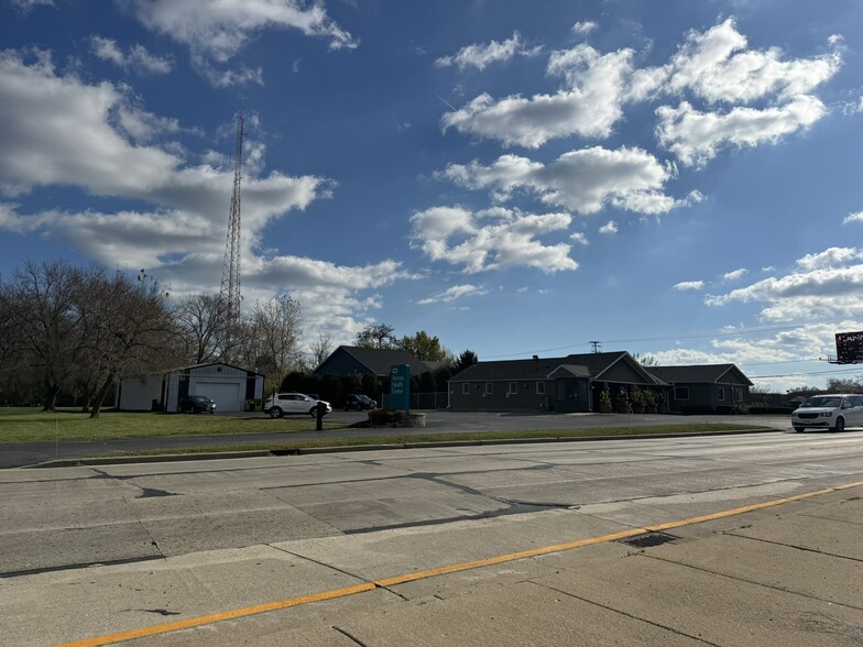 5923 Green Bay Rd, Kenosha, WI for sale - Building Photo - Image 1 of 7