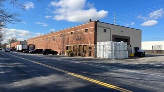 4 Commercial Ave, Garden City NY - Entrepôt