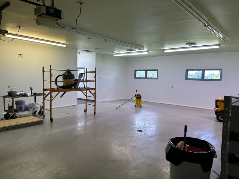 8033 E Frontage Rd, Caledonia, WI for sale - Interior Photo - Image 3 of 10