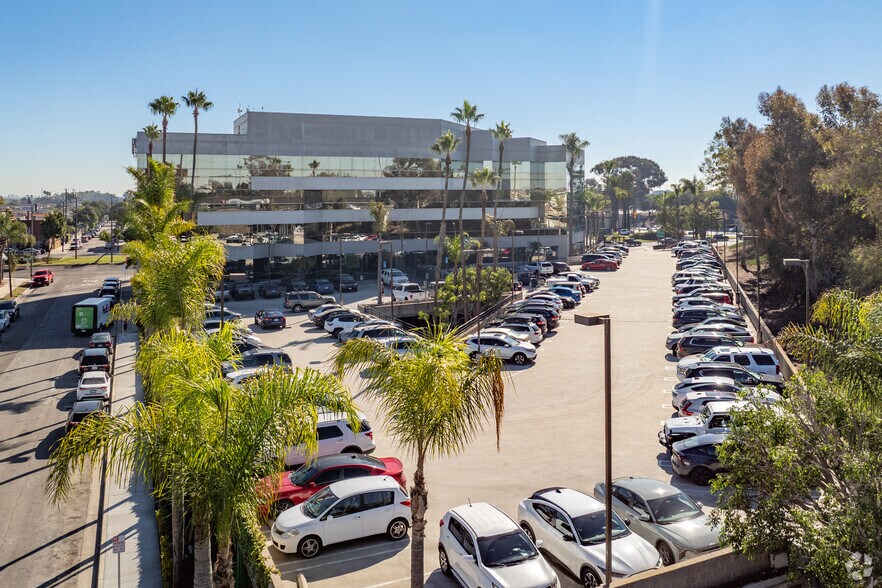 15901 Hawthorne Blvd, Lawndale, CA à louer - Photo du bâtiment - Image 3 de 8