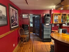 210 S Water St, Stoughton, WI à louer Photo intérieure- Image 2 de 10