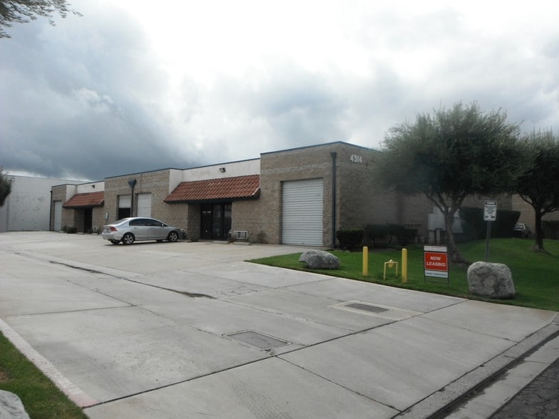 43114 Black Deer Loop, Temecula, CA à louer - Photo du bâtiment - Image 3 de 4