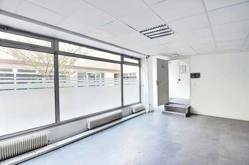Flex in Paris for lease - Building Photo - Image 2 of 7