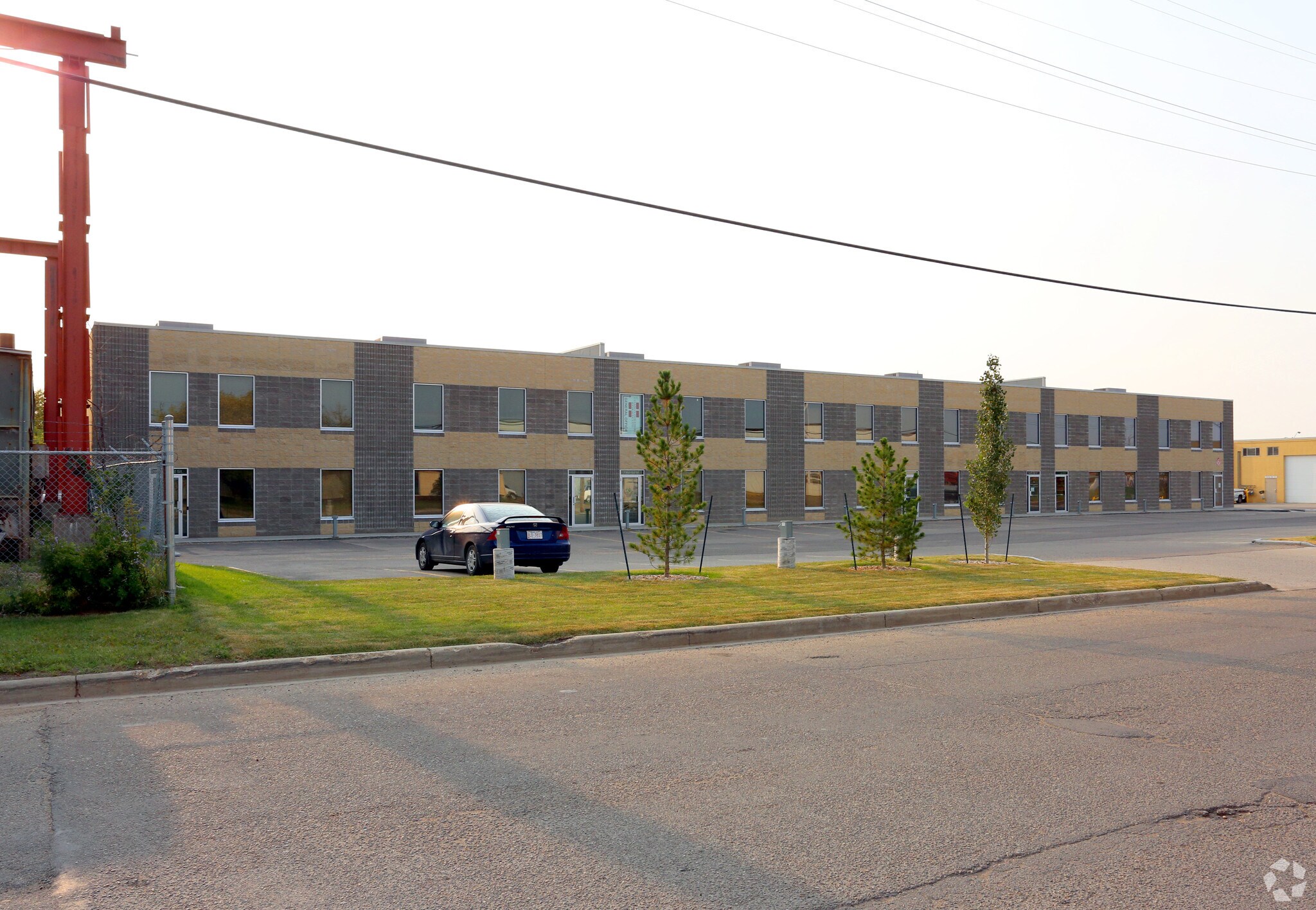 7304-7426 52 St NW, Edmonton, AB à vendre Photo principale- Image 1 de 14