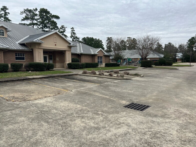 8401 Kuykendahl Rd, Spring, TX à louer - Photo du bâtiment - Image 3 de 12