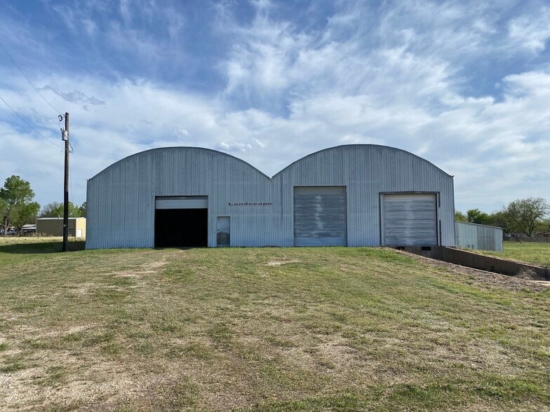 1325 Avenue D, Graham, TX for sale - Building Photo - Image 2 of 6