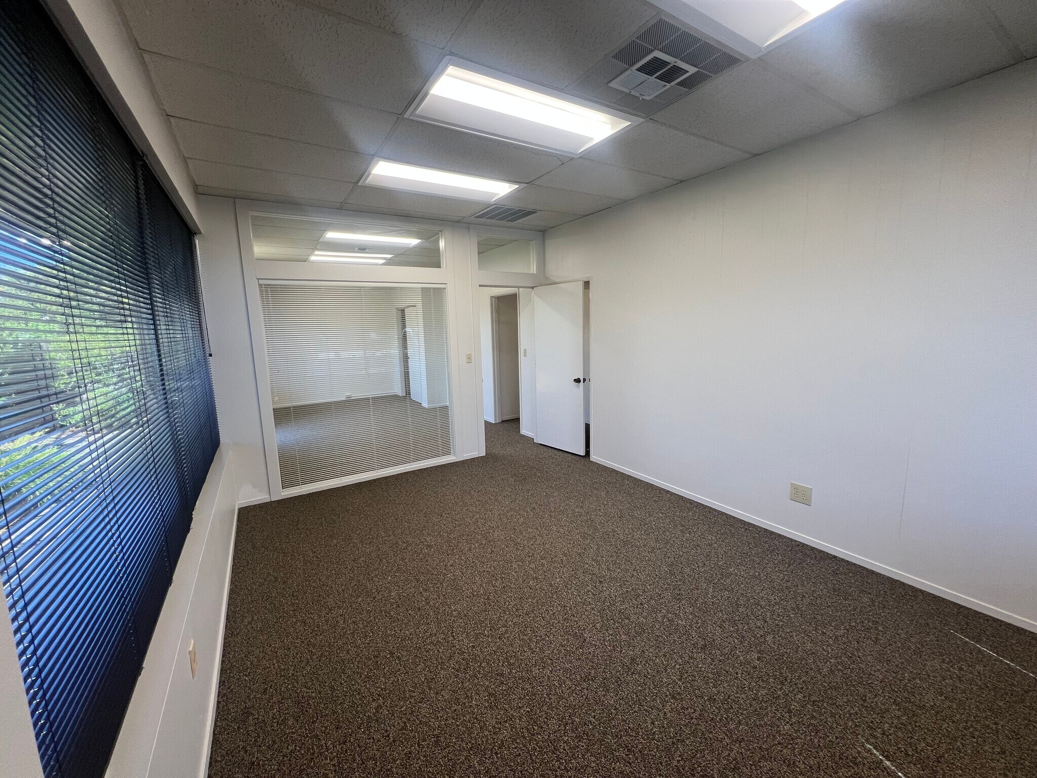 117-121 Paul Dr, San Rafael, CA à louer Photo du bâtiment- Image 1 de 7