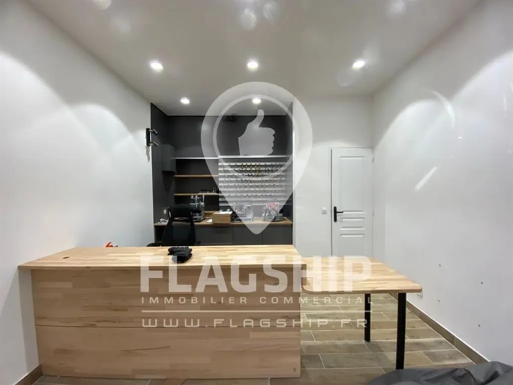 Retail in Levallois-Perret for lease Interior Photo- Image 1 of 6