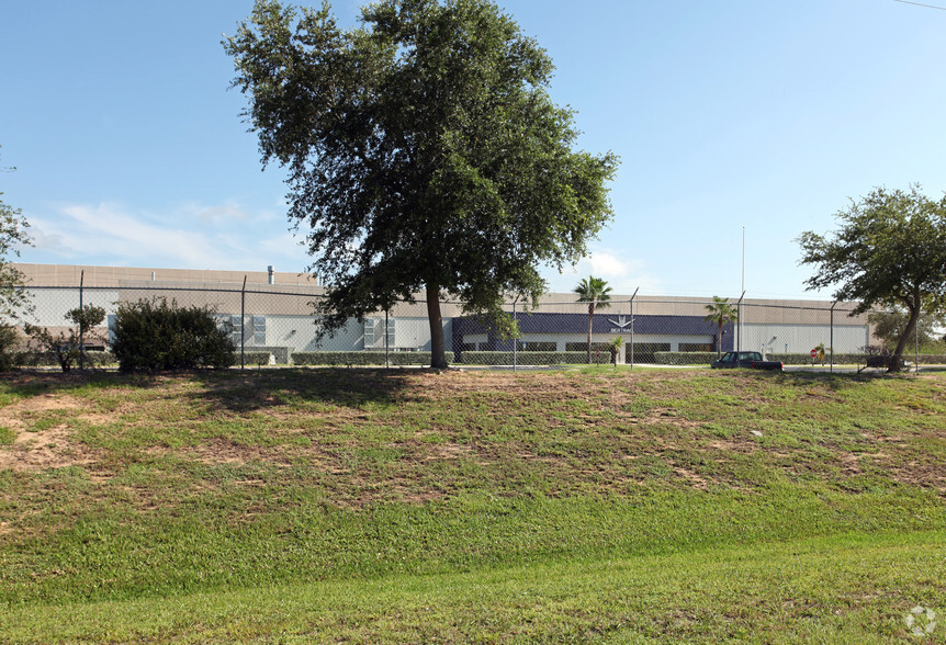 1210-1230 Nautical Way, Merritt Island, FL for lease - Building Photo - Image 3 of 4