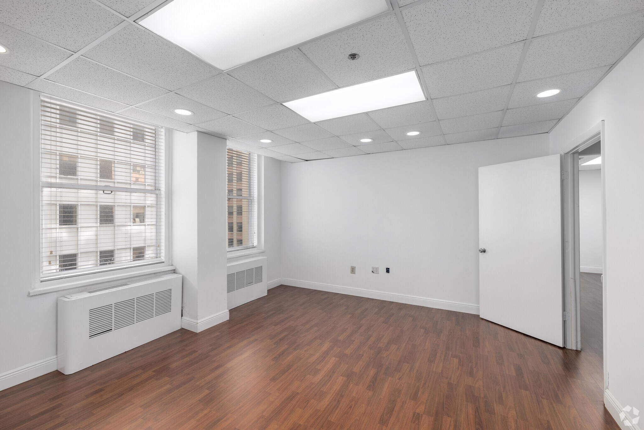 25 SE 2nd Ave, Miami, FL for lease Interior Photo- Image 1 of 1