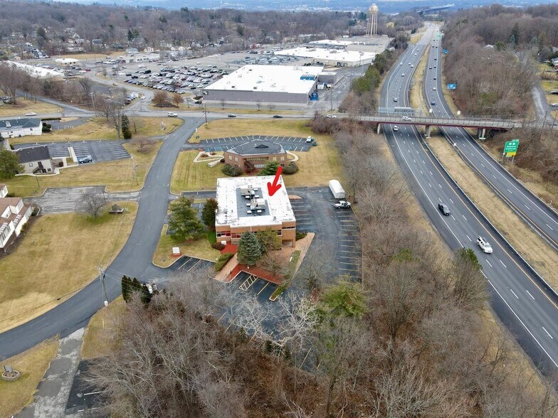 9 Hdsn Vly Prof Plz, Newburgh, NY à vendre - Photo du bâtiment - Image 3 de 9