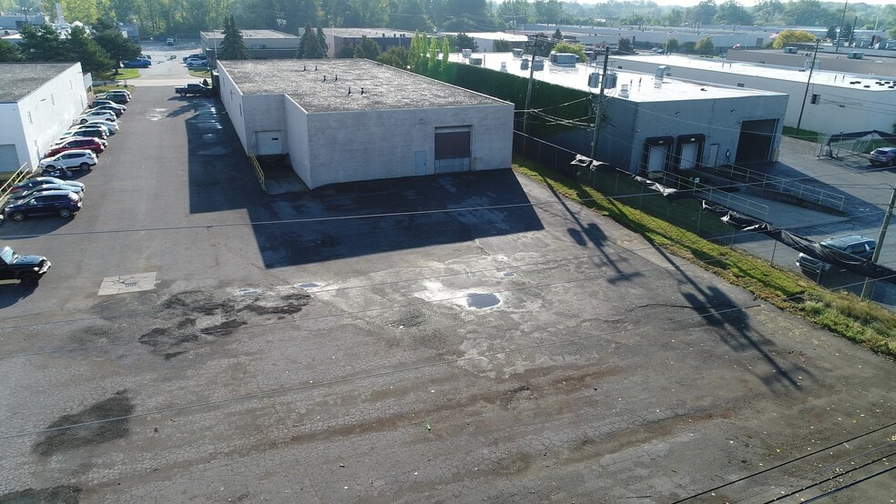 12400 Universal Dr, Taylor, MI à louer - Aérien - Image 3 de 5