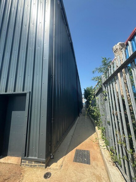 Kings Rd, Canvey Island à louer - Photo du bâtiment - Image 2 de 3