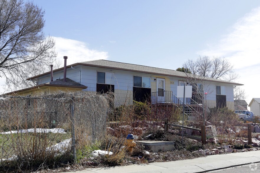 313 Bonnie Ct, Colorado Springs, CO à vendre - Photo du bâtiment - Image 2 de 4