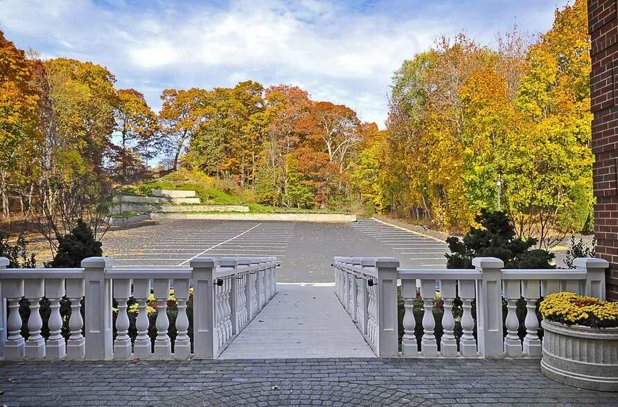285 Middle Country Rd, Smithtown, NY à louer - Photo du bâtiment - Image 3 de 14