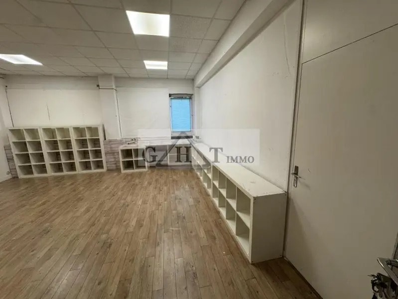 Office in Igny for lease Interior Photo- Image 1 of 4