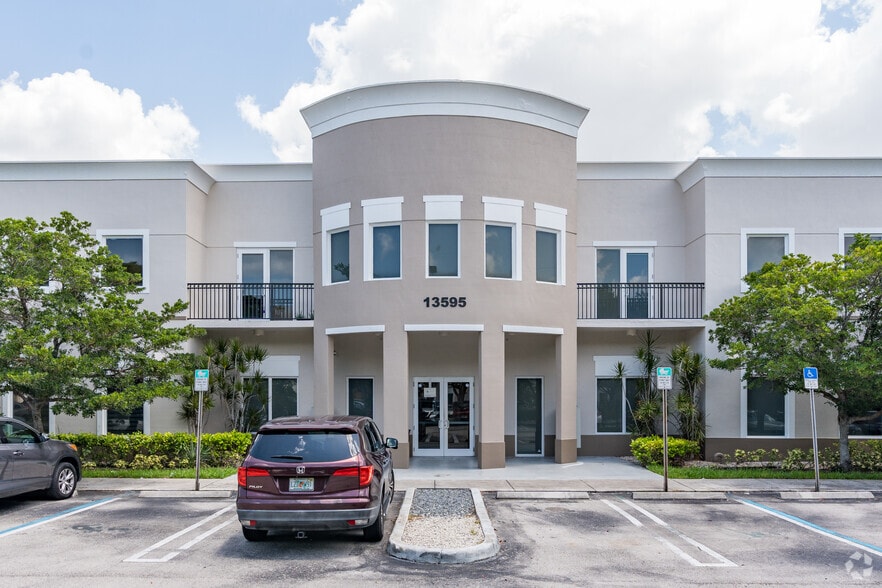 13595 SW 134th Ave, Miami, FL for lease - Building Photo - Image 2 of 3