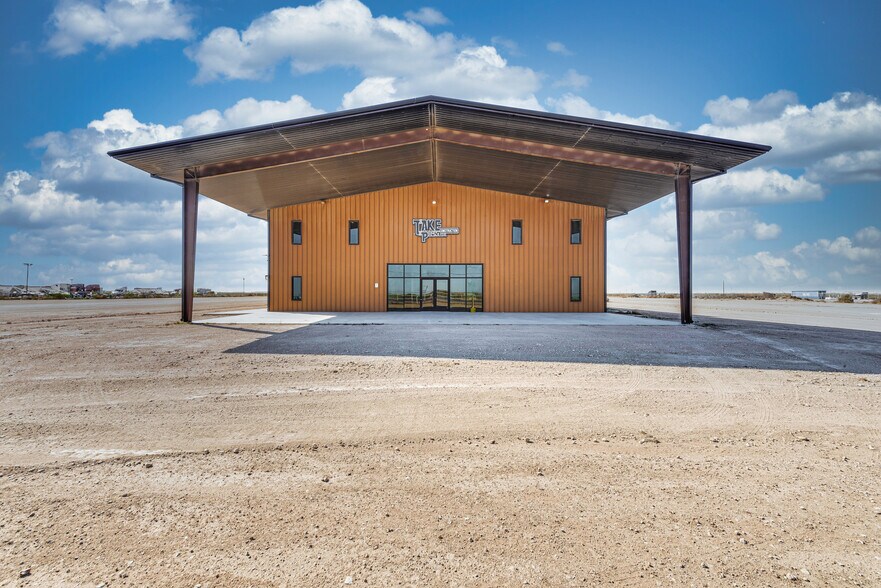 2820 S FM 866, Odessa, TX à louer - Photo du bâtiment - Image 2 de 15