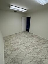 909 SE 47th Ter, Cape Coral, FL for lease Interior Photo- Image 2 of 2
