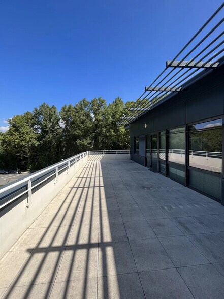 270 Rue Pierre Duhem, Aix-en-Provence à louer - Photo du bâtiment - Image 3 de 5