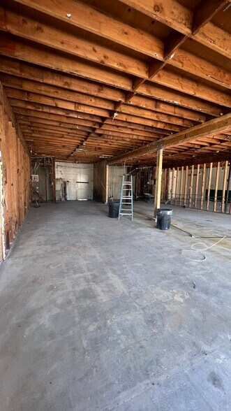 915 N Maclay Ave, San Fernando, CA à louer - Photo du bâtiment - Image 3 de 5