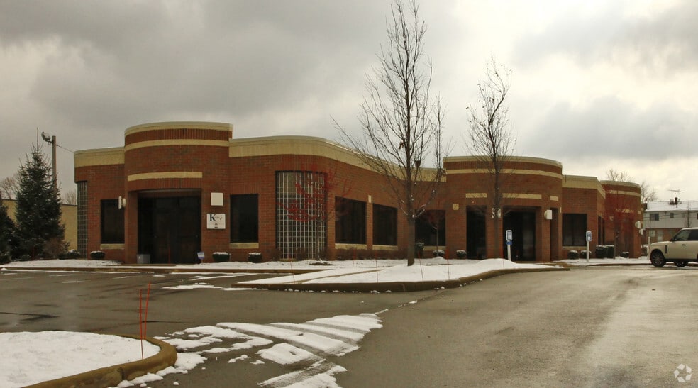 26110 Emery Rd, Warrensville Heights, OH à louer - Photo du bâtiment - Image 3 de 9