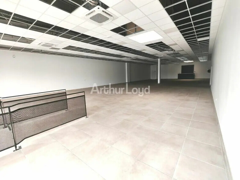 Retail in Reims for lease - Interior Photo - Image 3 of 7