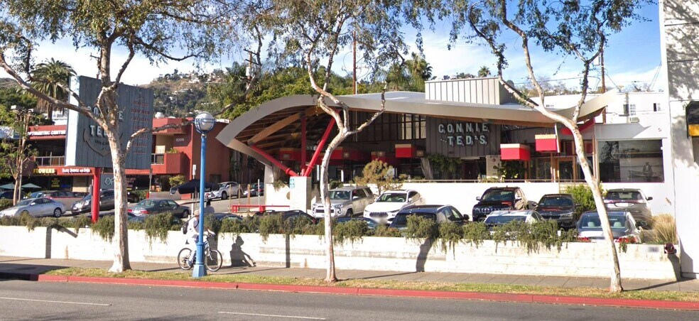 8171 Santa Monica Blvd, West Hollywood, CA à louer - Photo du bâtiment - Image 1 de 4
