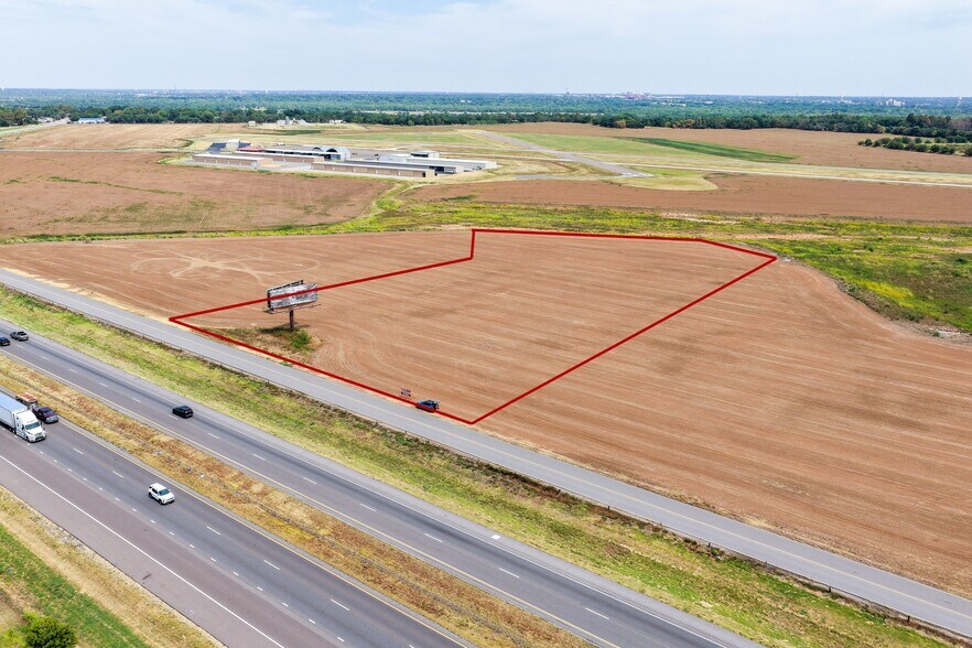 0 airport road, Goldsby, OK à vendre - Photo du bâtiment - Image 2 de 17