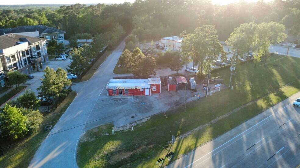 4897 W Davis St, Conroe, TX à vendre - Photo du bâtiment - Image 2 de 7