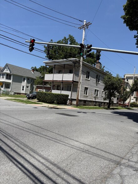 63 Franklin St, Poughkeepsie, NY à vendre - Photo principale - Image 1 de 2