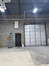 21291 Hilltop St, Southfield, MI for lease Interior Photo- Image 2 of 6
