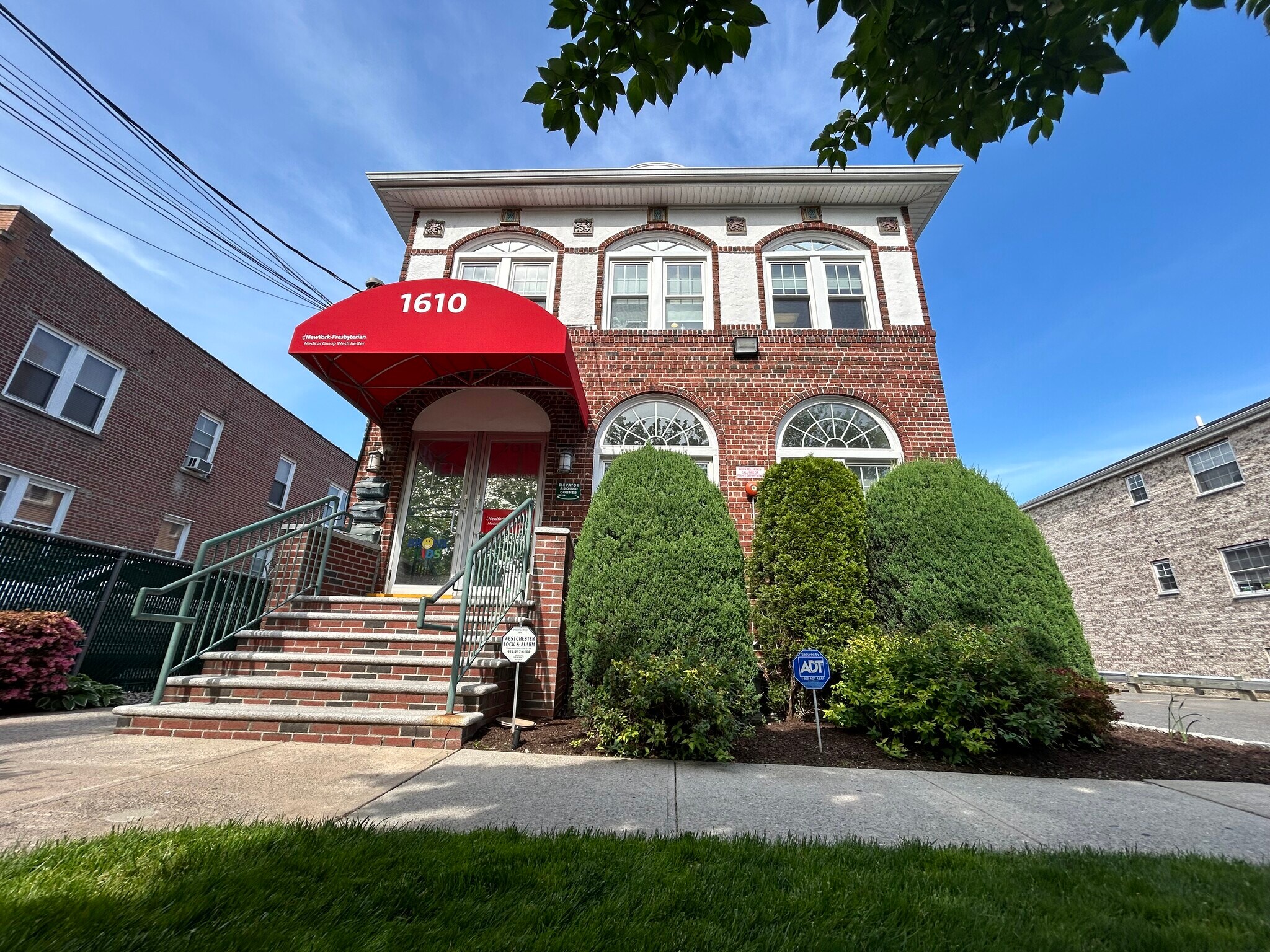 1610 Williamsbridge Rd, Bronx, NY à louer Photo du bâtiment- Image 1 de 4