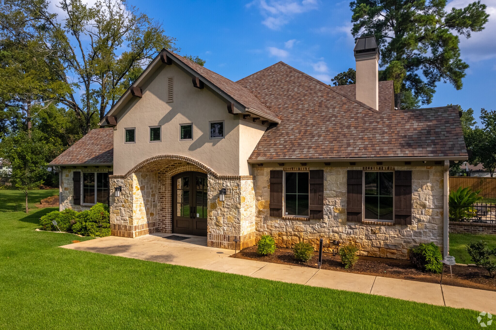 1518 Colony Cir, Longview, TX à vendre Photo du bâtiment- Image 1 de 19