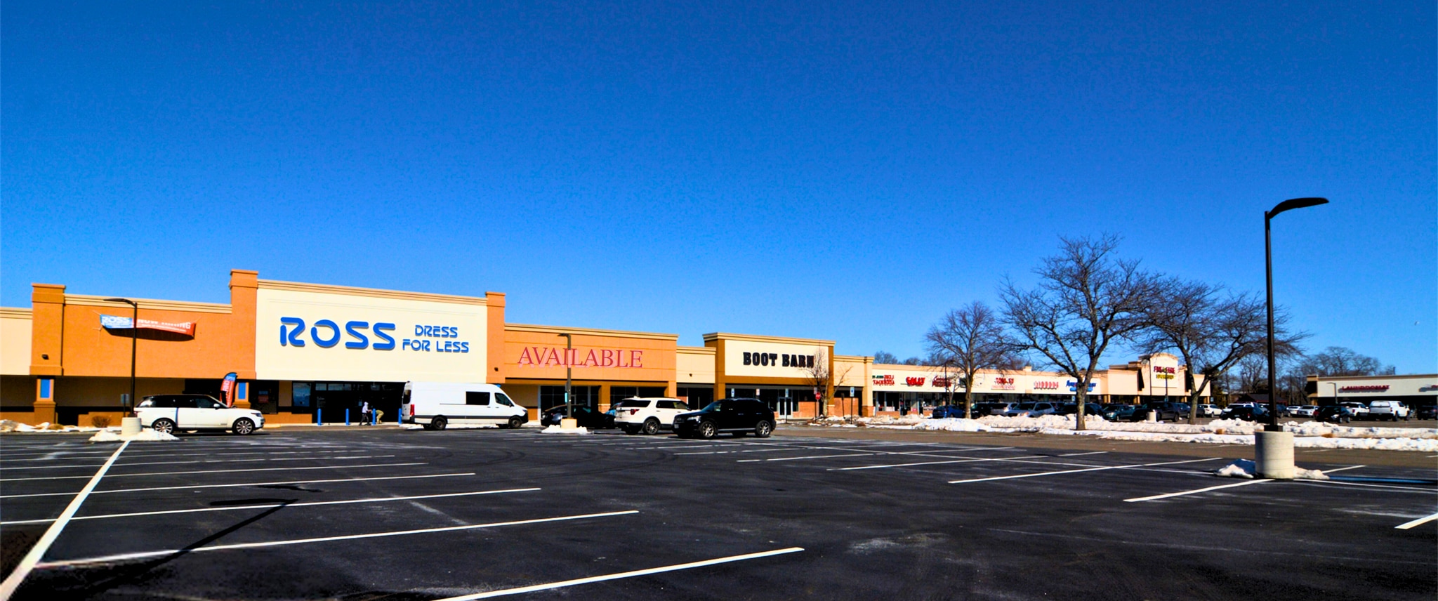 1080-1140 Old Country Rd, Riverhead, NY for lease Primary Photo- Image 1 of 29