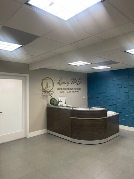 4960 SW 72nd Ave, Miami, FL for lease - Interior Photo - Image 3 of 24