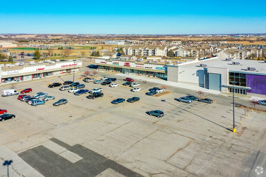 4700-5240 N 27th St, Lincoln, NE à louer - Photo du bâtiment - Image 3 de 9