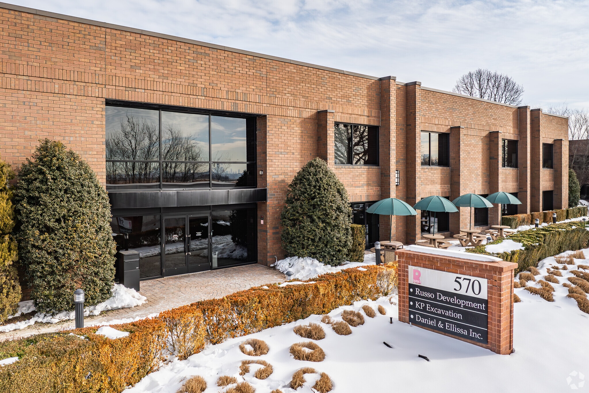 570 Commerce Blvd, Carlstadt, NJ for lease Building Photo- Image 1 of 8