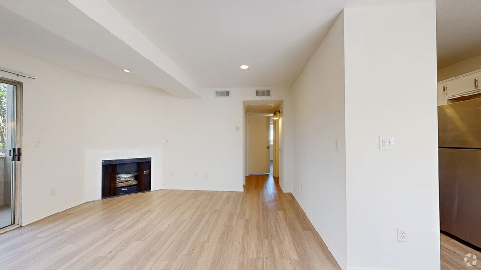 4406 Cahuenga Blvd, Toluca Lake, CA for sale - Matterport 3D Scan - Image 2 of 33
