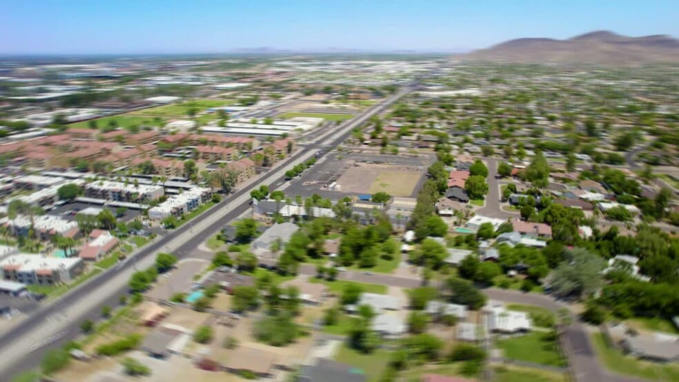 8301 N 19th Ave, Phoenix, AZ à vendre - Vidéo sur l’inscription commerciale - Image 2 de 6