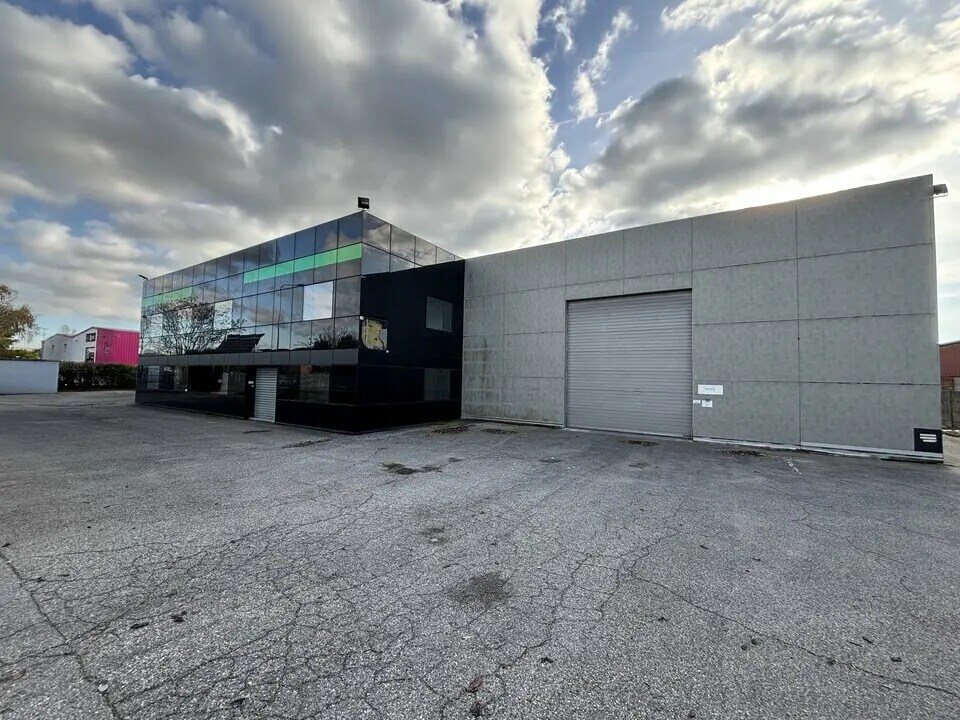 4 Rue Des Alpes, Vaulx-en-Velin for lease Building Photo- Image 1 of 13