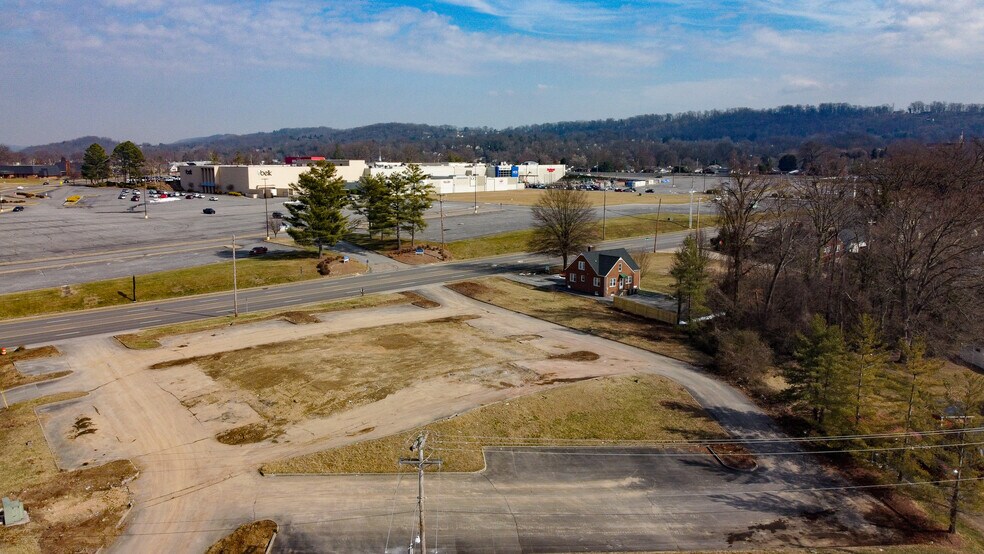 2060 Fort Henry Dr, Kingsport, TN à vendre - Photo du bâtiment - Image 3 de 17