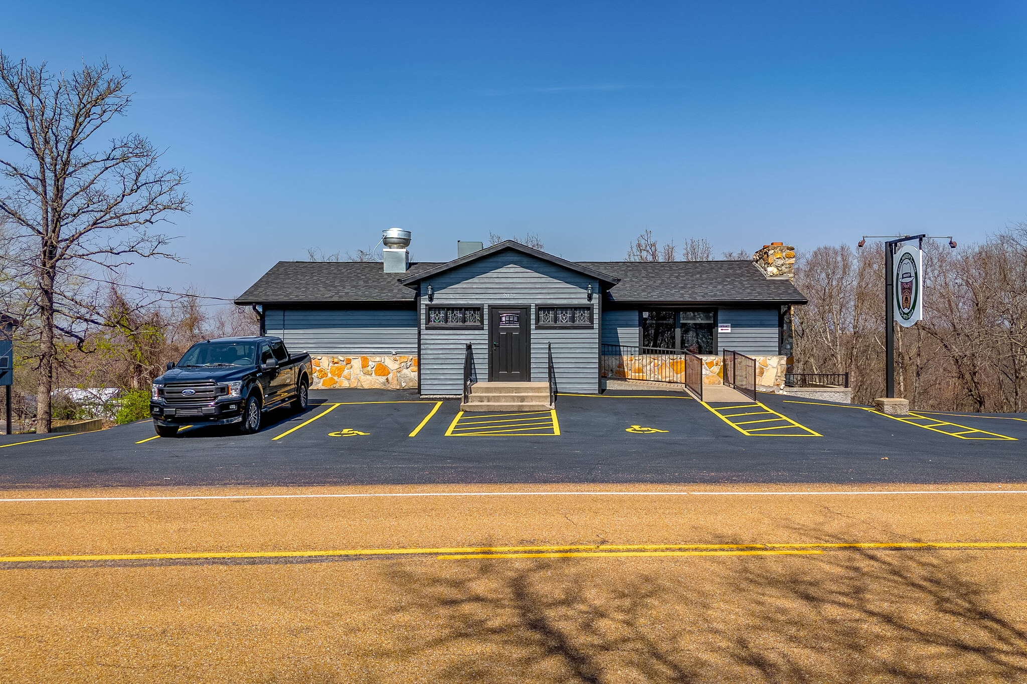 2079 State Road Y, Linn Creek, MO for sale Primary Photo- Image 1 of 68