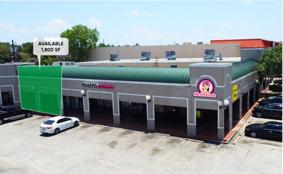 9515 N Lamar Blvd, Austin, TX à louer - Photo du bâtiment - Image 3 de 7