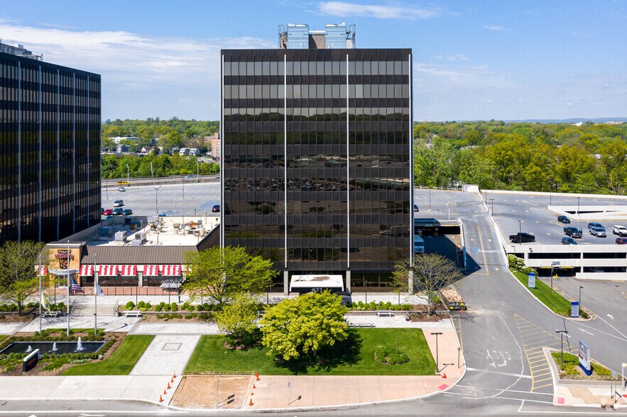 411 Hackensack Ave, Hackensack, NJ à louer - Photo du bâtiment - Image 3 de 13